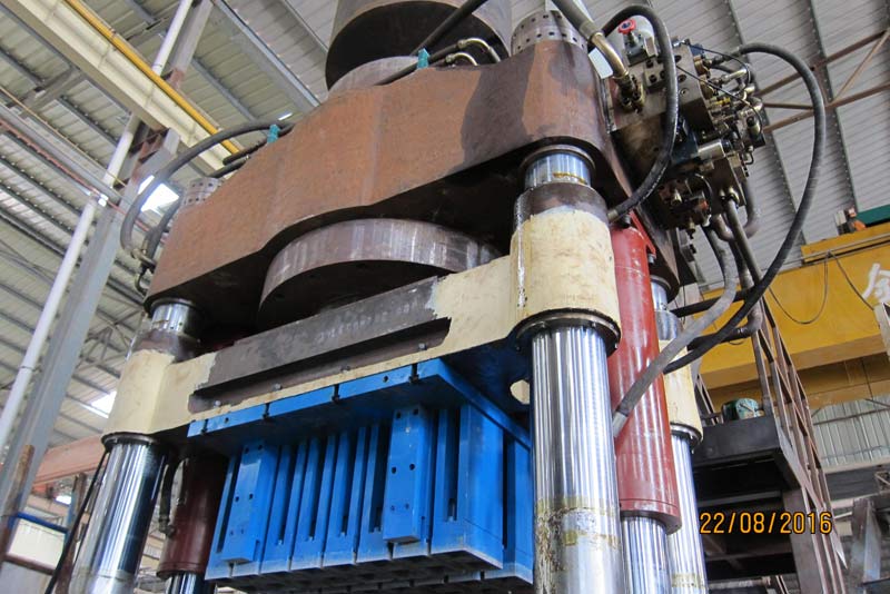 精(jīng)益求精(jīng)-恒興1100噸(dūn)靜壓磚(zhuān)機試機(ji)成功！