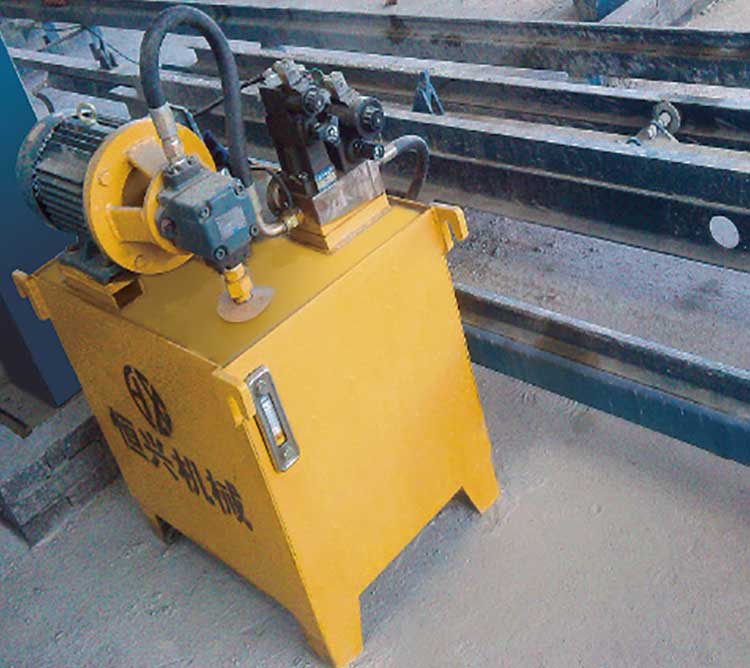 送(sòng)模裝置及(ji)液壓站